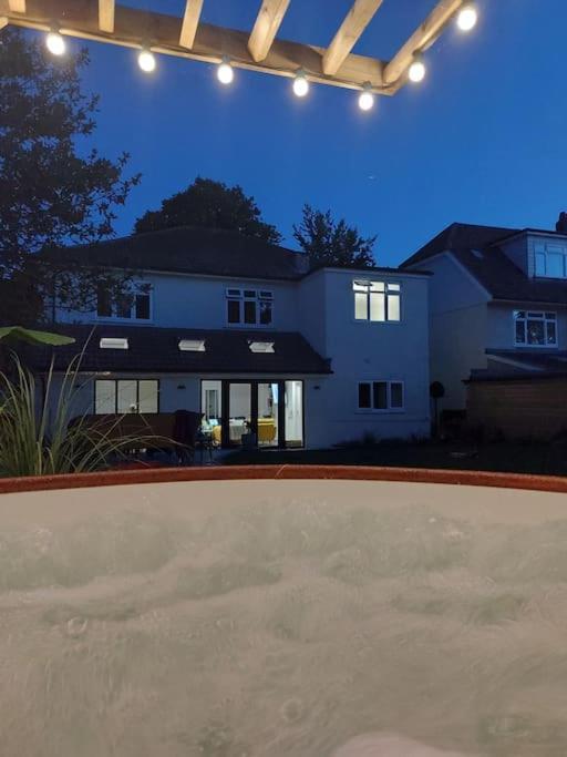 Beach House, With Bbq Lodge And Hot Tub! Борнмът Екстериор снимка