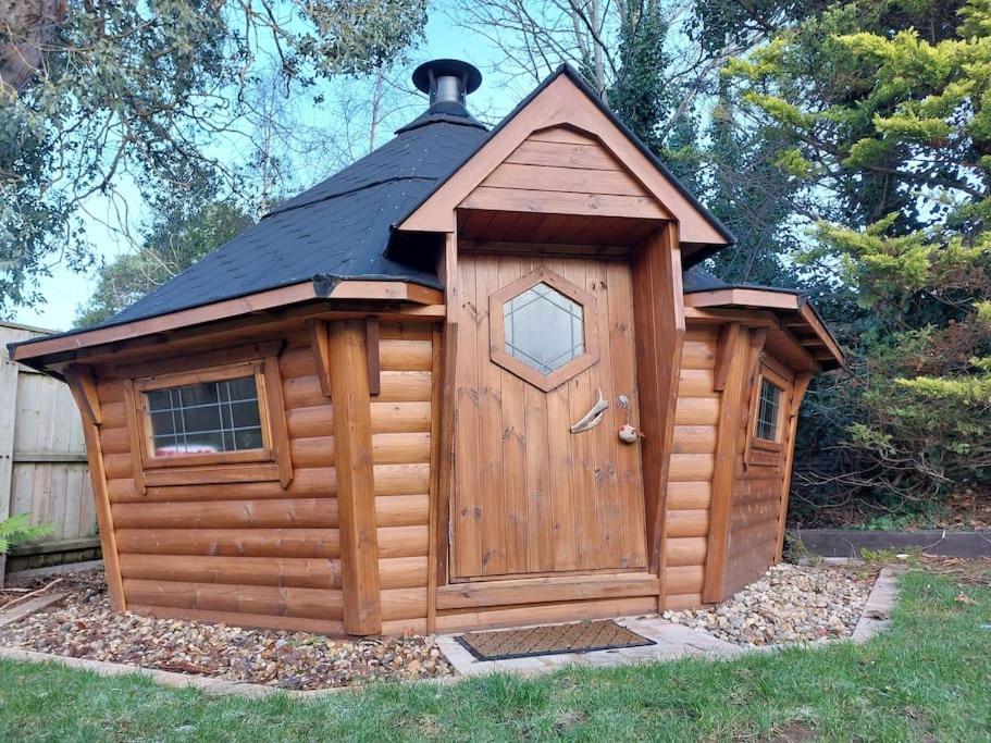 Beach House, With Bbq Lodge And Hot Tub! Борнмът Екстериор снимка